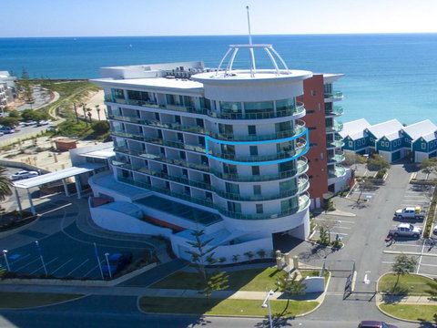 A 406 FANTASTIC OCEAN BEACH And MARINA VIEW APT - MANDURAH - Lismore Accommodation 24