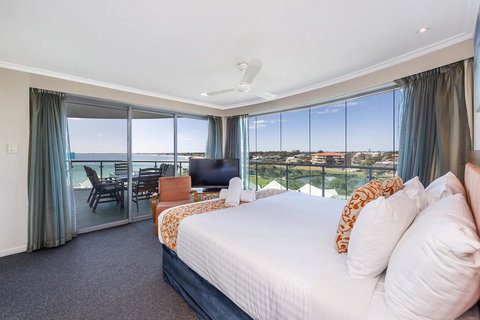 A 406 FANTASTIC OCEAN BEACH And MARINA VIEW APT - MANDURAH - Lismore Accommodation 13