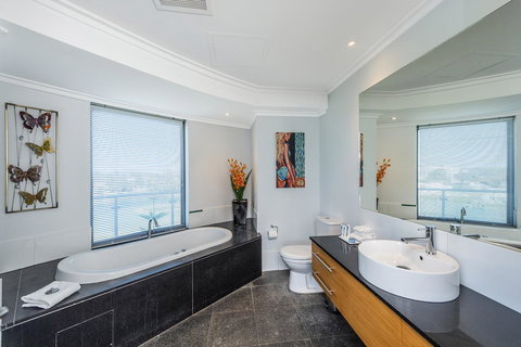 A 406 FANTASTIC OCEAN BEACH And MARINA VIEW APT - MANDURAH - Lismore Accommodation 14