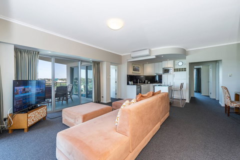 A 406 FANTASTIC OCEAN BEACH And MARINA VIEW APT - MANDURAH - Lismore Accommodation 22