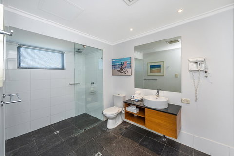 A 406 FANTASTIC OCEAN BEACH And MARINA VIEW APT - MANDURAH - Lismore Accommodation 16