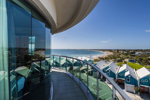 A 406 FANTASTIC OCEAN BEACH And MARINA VIEW APT - MANDURAH - Lismore Accommodation 9