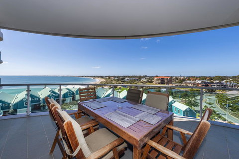 A 406 FANTASTIC OCEAN BEACH And MARINA VIEW APT - MANDURAH - Lismore Accommodation 4