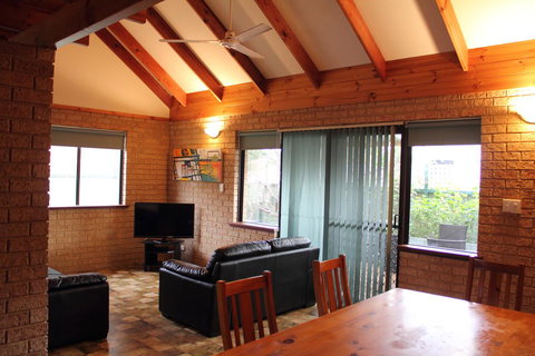 Kestrel Chalets - Lismore Accommodation 8