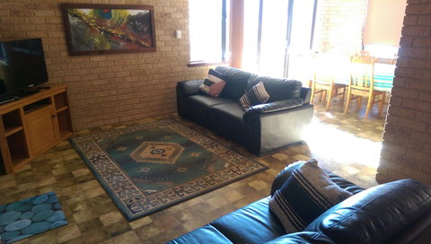 Kestrel Chalets - Lismore Accommodation 6