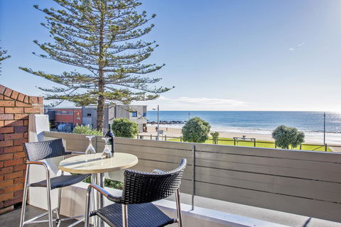 Beachfront Voyager Motor Inn - Lismore Accommodation 0