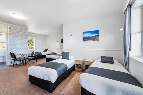Coach House Launceston - Lismore Accommodation 7