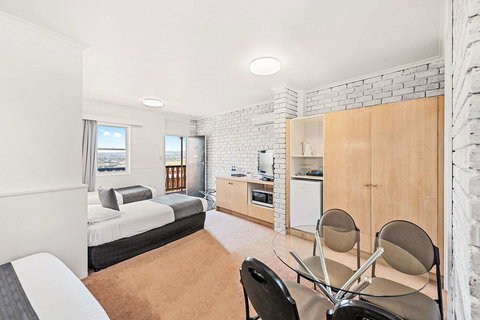 Coach House Launceston - Lismore Accommodation 8