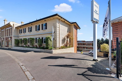 Coach House Launceston - Lismore Accommodation 0