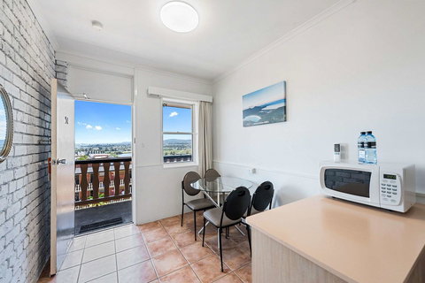 Coach House Launceston - Lismore Accommodation 11