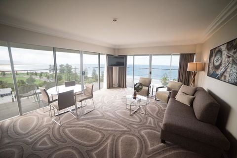 Novotel Wollongong Northbeach - Lismore Accommodation 1