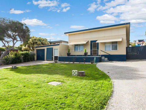OCEAN SOUNDS - Anglesea - Lismore Accommodation 0