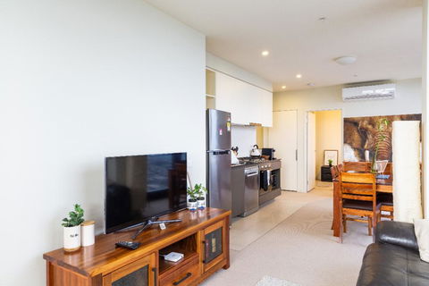 ON TOP OF THE WORLD - BEST VIEWS IN MELBOURNE !! - Lismore Accommodation 3