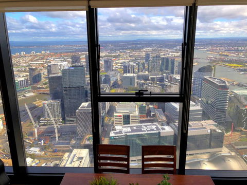 ON TOP OF THE WORLD - BEST VIEWS IN MELBOURNE !! - Lismore Accommodation 2