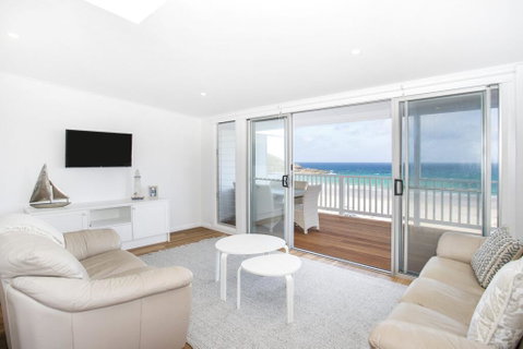 Pa's Beach House - Apartment 2 - Lismore Accommodation 2