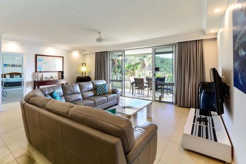 POINCIANA 101 HAMILTON ISLAND CENTRALLY LOCATED 3 BEDROOM, Plus BUGGY!! - Lismore Accommodation 2