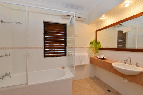 Poolside @ Hibiscus - Lismore Accommodation 3