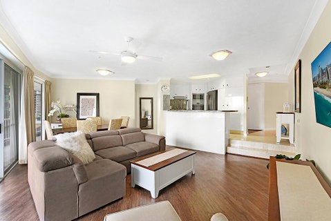 Private Apartment @ Surfers Mayfair - Lismore Accommodation 3