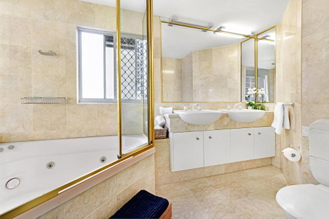 Private Apartment @ Surfers Mayfair - Lismore Accommodation 1