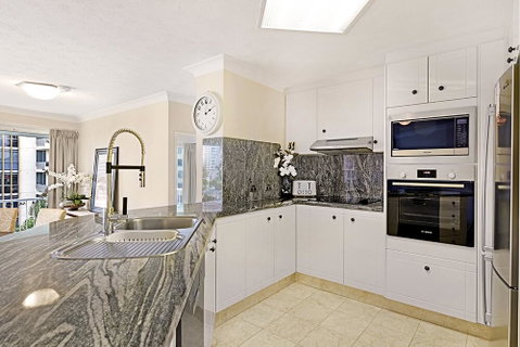 Private Apartment @ Surfers Mayfair - Lismore Accommodation 2