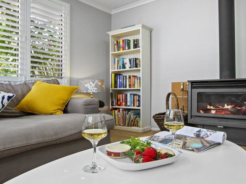 Pure Salt - Beach House With Pool, 300m To Beach - Lismore Accommodation 1