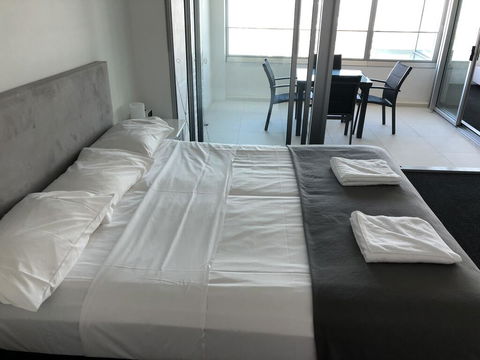 Q1 1 Bedroom Apartment On 30th Floor - Lismore Accommodation 3