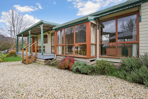 R & R In Bright - Short Walk To Town - Lismore Accommodation 0