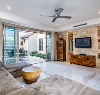 Resort Living with Private Pool sleeps 8 - Lismore Accommodation