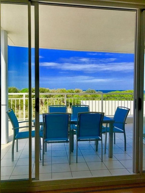 RESORT OCEAN FRONT SUITE 2222 - Lismore Accommodation 3