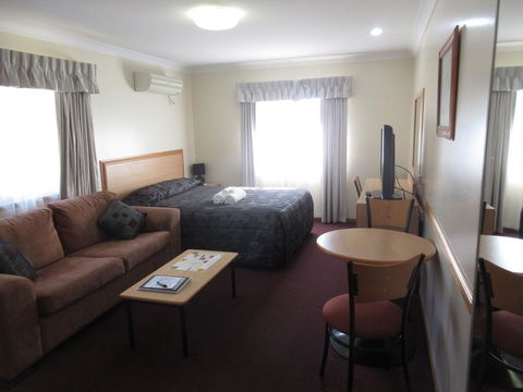 Riviera Executive Suites - Lismore Accommodation 1