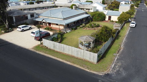 Robe House B&B - Lismore Accommodation 3