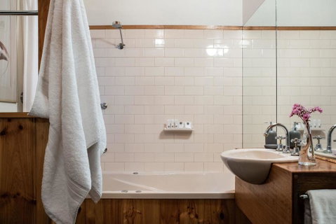 Roses Of Daylesford - Rosemary Cottage - Lismore Accommodation 3