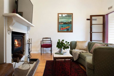 Roses Of Daylesford - Rosemary Cottage - Lismore Accommodation 2