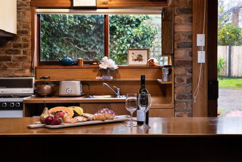 Roses Of Daylesford - Spa & Fire - Lismore Accommodation 1