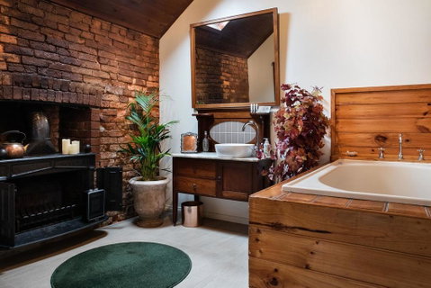 Roses Of Daylesford - Spa & Fire - Lismore Accommodation 2