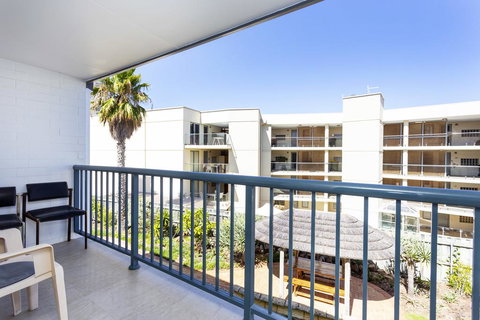 Scarborough Seaside Apartment 217 - Lismore Accommodation 3