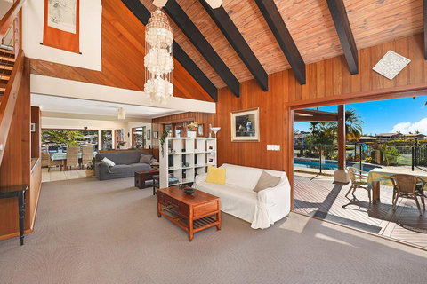 SCHMAN55-WATERFRONT, RESORT-STYLE ENTERTAINER - Lismore Accommodation 1