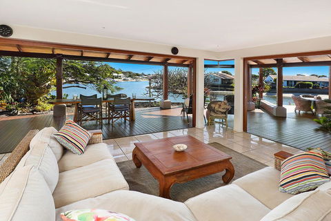 SCHMAN55-WATERFRONT, RESORT-STYLE ENTERTAINER - Lismore Accommodation 0