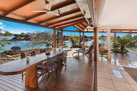 SCHMAN55-WATERFRONT, RESORT-STYLE ENTERTAINER - Lismore Accommodation 2