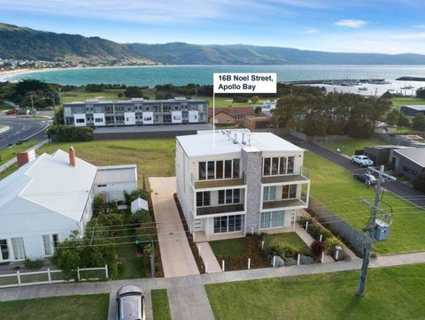 SEA NOOK - Seconds From The Beach - Lismore Accommodation 0