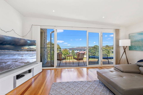 SEA NOOK - Seconds From The Beach - Lismore Accommodation 1