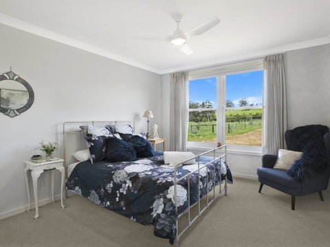 Silky Oak Villa - Spacious & Beautifully Decorated - Lismore Accommodation 3