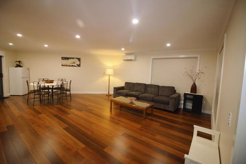 Silver House - Melbourne Airport Accommodation - Lismore Accommodation 3