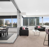 Sleek Q1 Suite in the Heart of Surfers Paradise - Lismore Accommodation