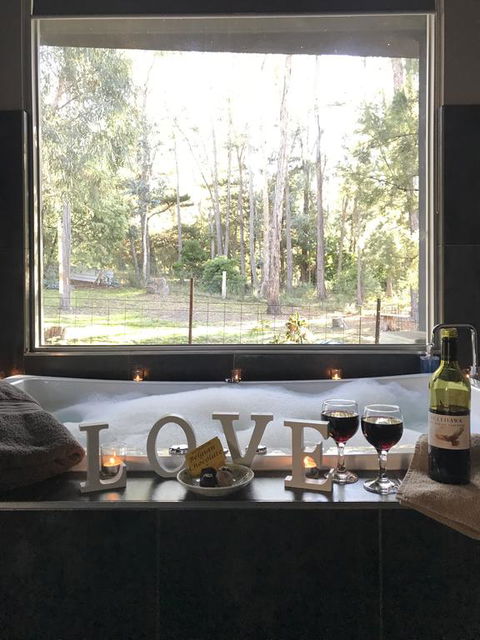Spa Suites At RAVEN - Lismore Accommodation 0