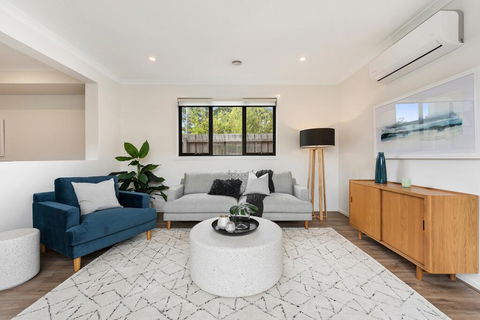 Spacious 4-Bed House With Parking And Backyard - Lismore Accommodation 2