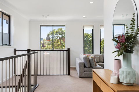 Spacious 4-Bed House With Parking And Backyard - Lismore Accommodation 1