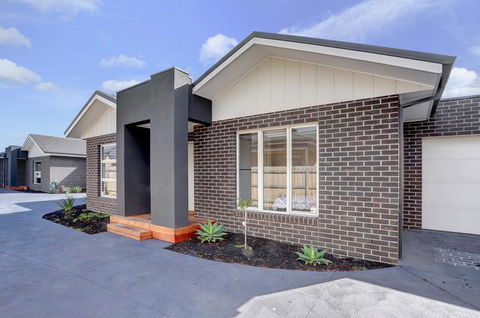 Staughton Sounds - Lismore Accommodation 0