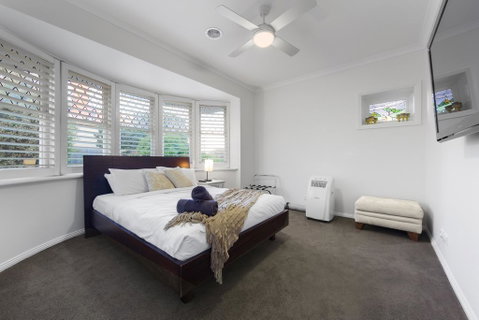 StayCentral - Rosanna Luxurious Mansion - Lismore Accommodation 3