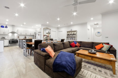 StayCentral - Rosanna Luxurious Mansion - Lismore Accommodation 0